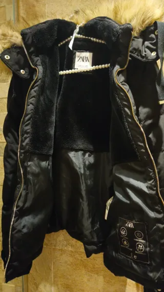 Abrigo plumífero Zara con cinturón