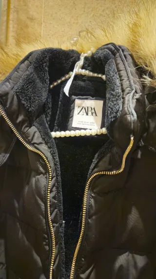 Abrigo plumífero Zara con cinturón