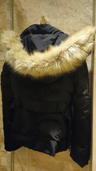 Abrigo plumífero Zara con cinturón