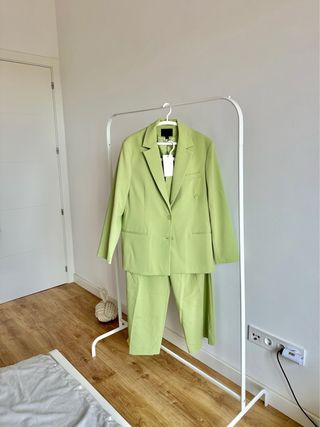 Traje Zara verde manzana  - Blazer + Pantalones