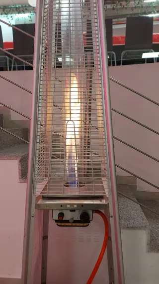Estufa Pirámide Gas Terraza Exterior