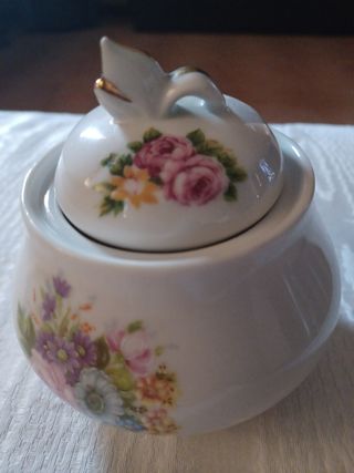 Zuccheriera antica con decori floreali in porcella