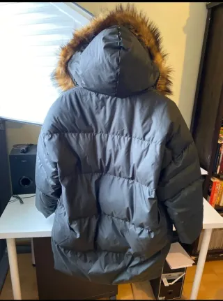 Abrigo plumífero Zara gris con capucha overcize