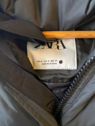 Abrigo plumífero Zara gris con capucha overcize
