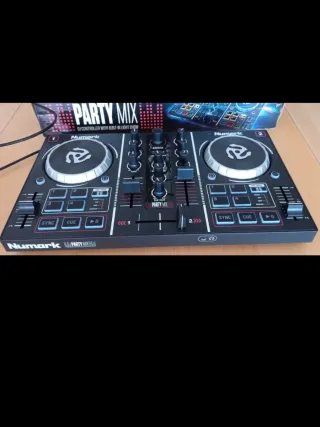 Numark Party Mix DJ Controller