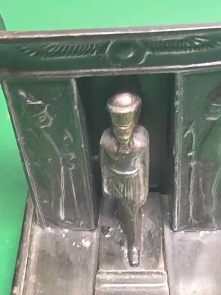 Figura decorativa estilo egipcio