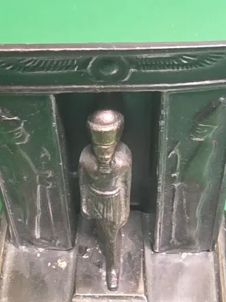 Figura decorativa estilo egipcio