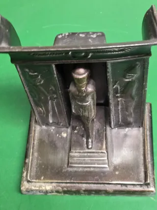 Figura decorativa estilo egipcio