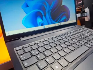 Portátil Lenovo 《NUEVO》V15 G4 2025 15,6" FHD RJ45
