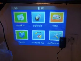 Mini proyector LED USB AV