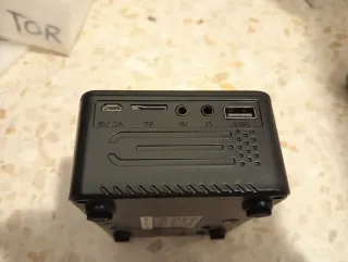 Mini proyector LED USB AV