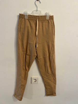 Pantalón jogger mujer beige