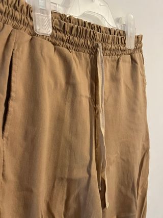 Pantalón jogger mujer beige