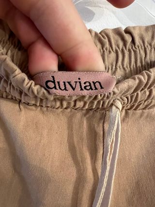 Pantalón jogger mujer beige