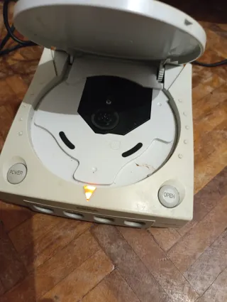 Consola Sega Dreamcast + Juegos + 2 Mandos