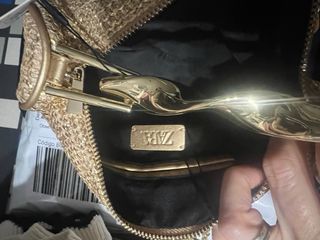 Mini bolso Zara metálico dorado