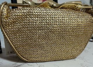 Mini bolso Zara metálico dorado