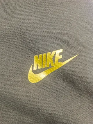 Nike Jogger Nero con Logo Dorato Taglia XL (Per Bambini)