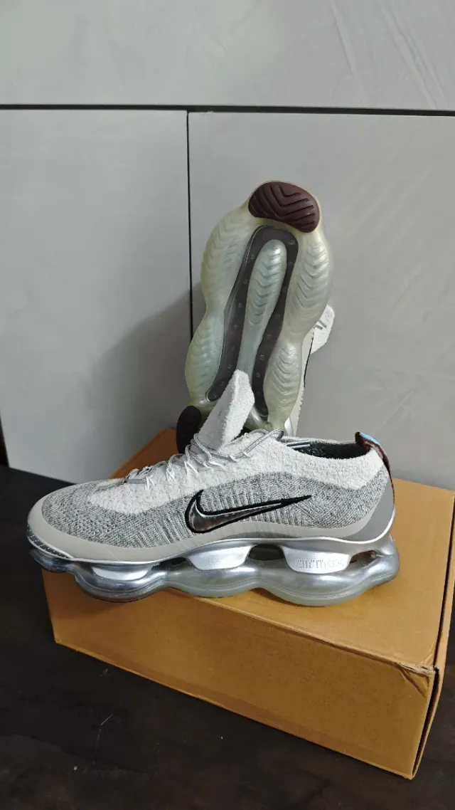 Nike scorpion Grises y Plateada