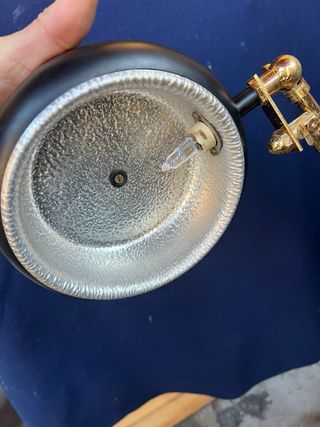 Lampada da tavolo nera e dorata