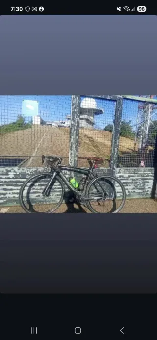 Bicicleta de carretera negra