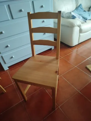 Mesa de comedor de madera