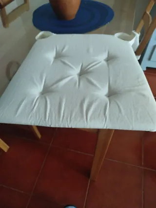 Mesa de comedor de madera