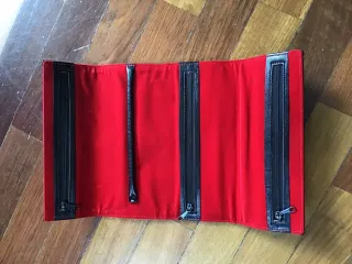 Portagioie da viaggio in pelle nera