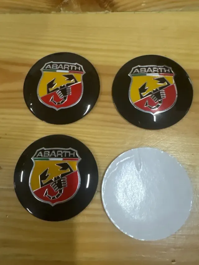 4 Tapas Abarth para llantas!!