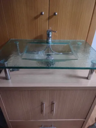 Mueble de baño cristal y madera