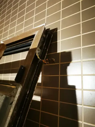 Puerta PVC Marrón con Vidrio