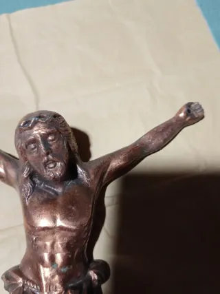 Adorno de pared cristo color cobre metálico