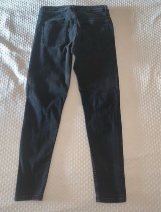Pantalón pitillo roto Bershka