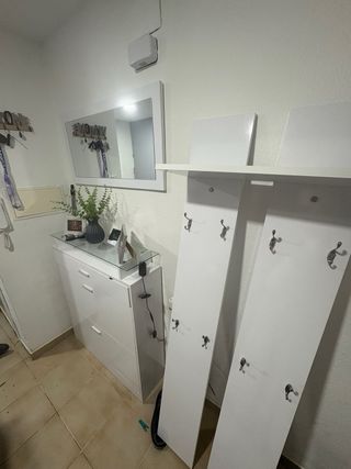 Zapatero con perchero y espejo