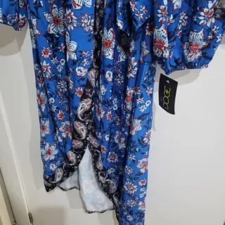 Vestido midi estampado floral azul