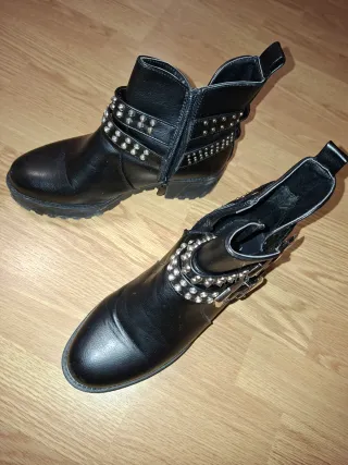 Stivali da donna con borchie