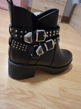 Stivali da donna con borchie