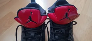 Zapatillas Jordan Talla 42 Negras Rojas