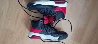 Zapatillas Jordan Talla 42 Negras Rojas
