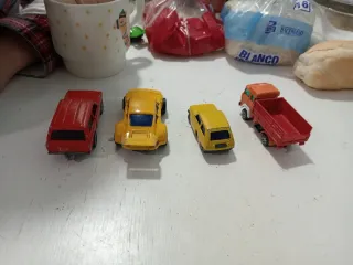 Lote 4 coches de juguete antiguos.