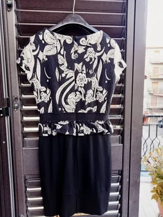 Abito fantasia fiori maniche corte