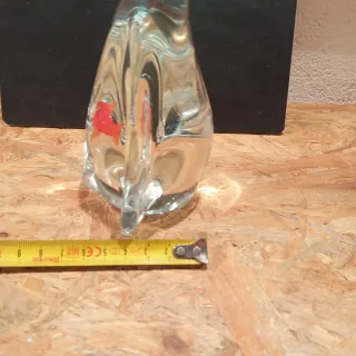 Figura de cristal con pez naranja