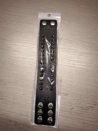 Bracciale punk borchie argento nero