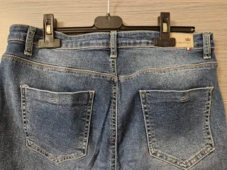 Jeans elasticizzati gamba dritta