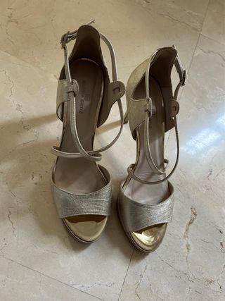 Sandalias tacón Gloria Ortiz doradas
