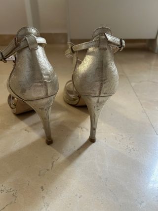 Sandalias tacón Gloria Ortiz doradas