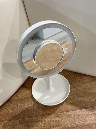 Espejo de maquillaje con luz LED