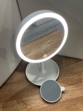 Espejo de maquillaje con luz LED