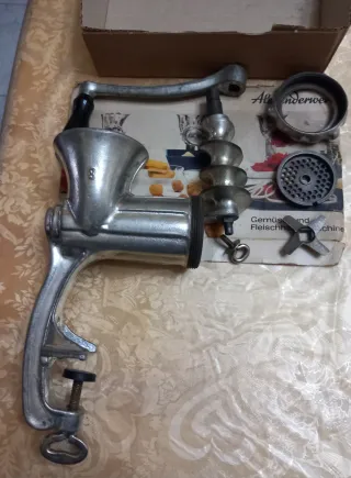 Tritacarne Manuale in Metallo