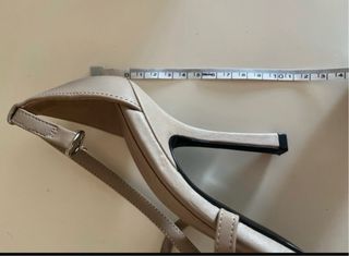 Sandalias Mango tacón color gris topo